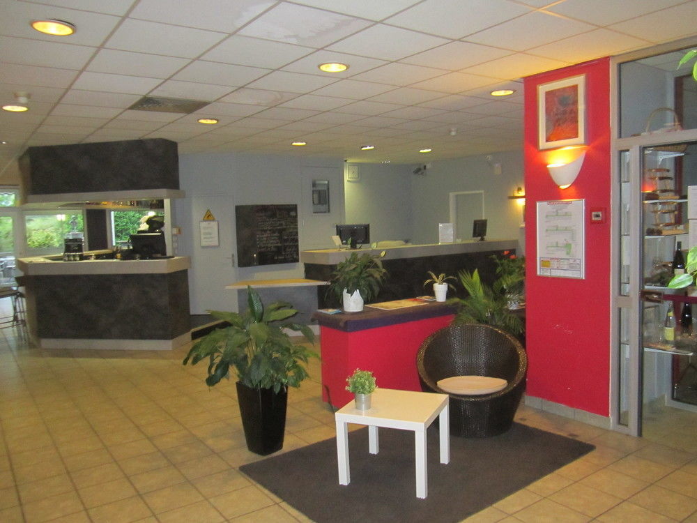Kyriad Clermont Ferrand Nord - Riom Exterior foto