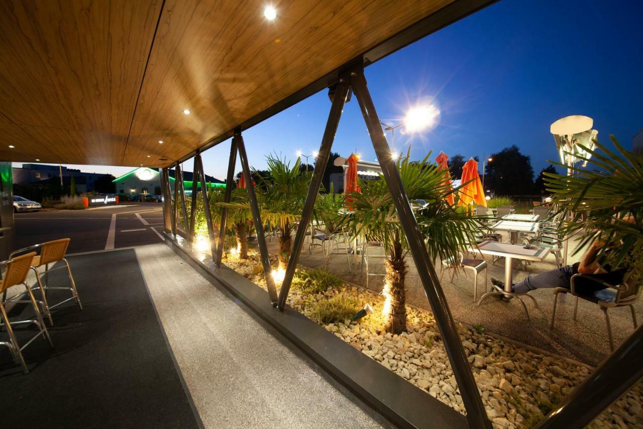 Kyriad Clermont Ferrand Nord - Riom Exterior foto