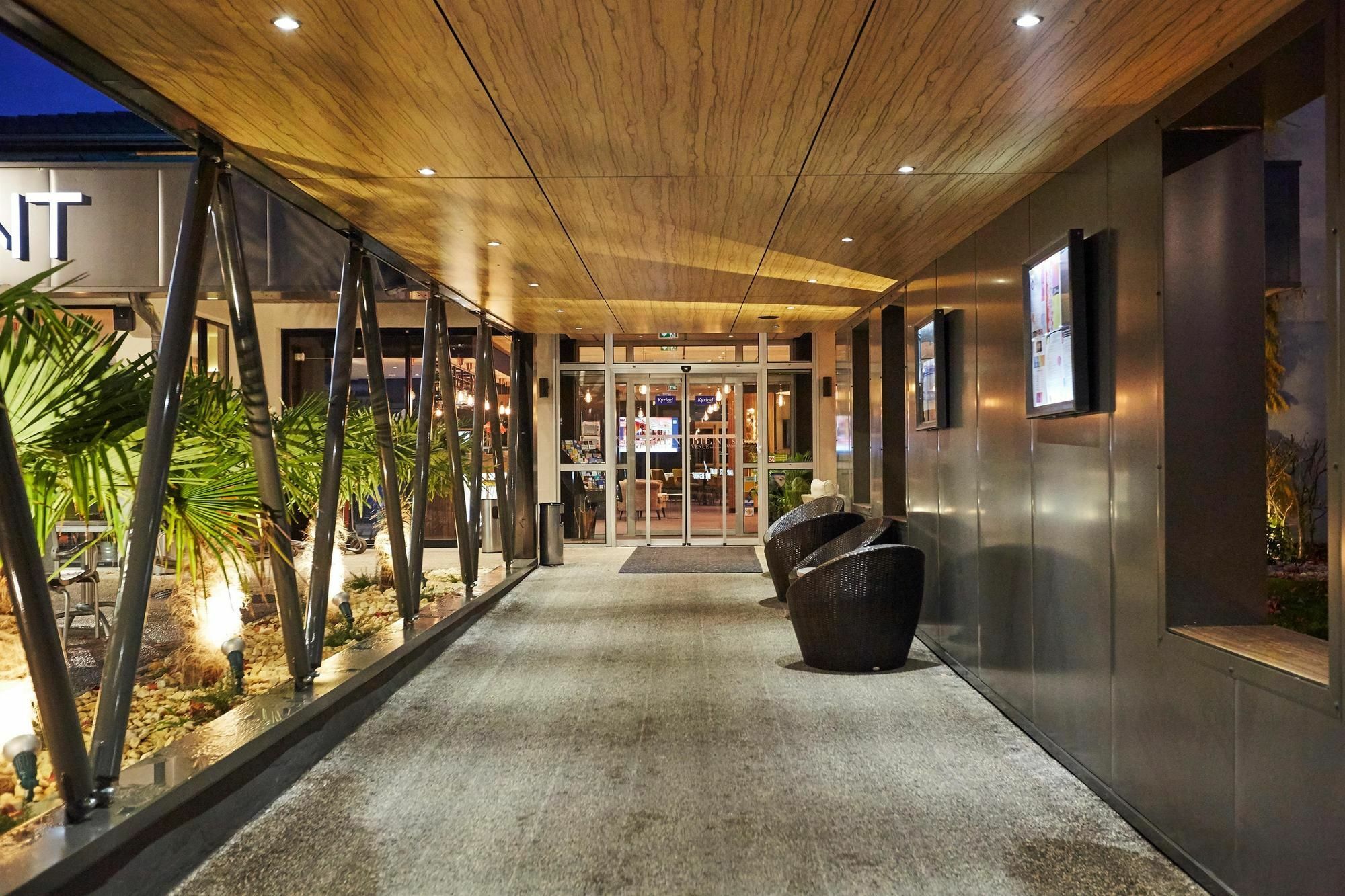 Kyriad Clermont Ferrand Nord - Riom Exterior foto